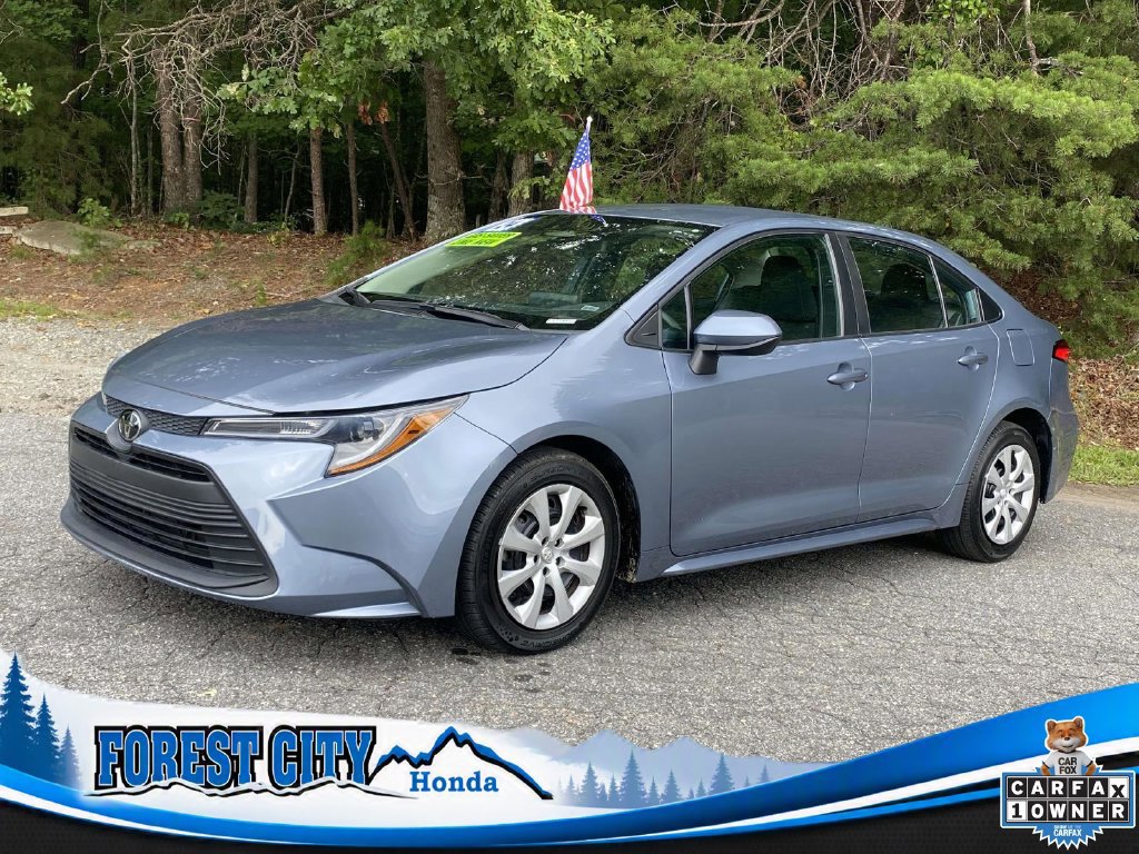 Used 2024 Toyota Corolla LE FWD image 1