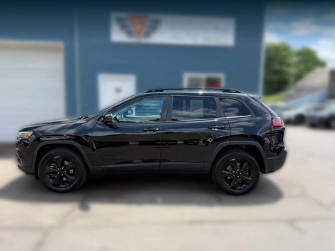 Used 2019 Jeep Cherokee Latitude Plus AWD/4WD image 3