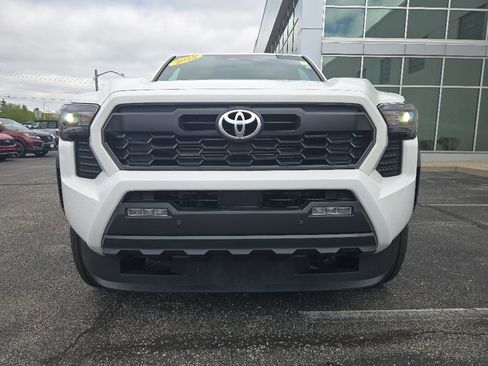 Used 2025 Toyota Tacoma TRD Off-Road w/ TRD Off Road Upgrade Package AWD/4WD image 22