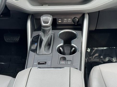 Used 2022 Toyota Highlander XLE image 16