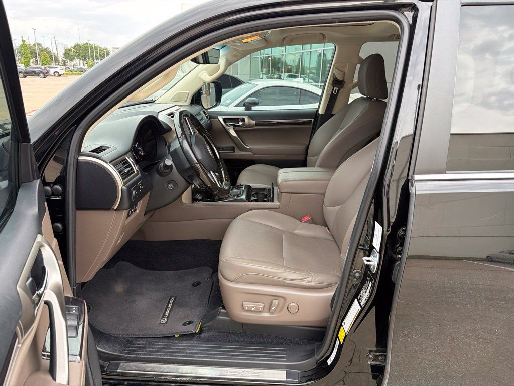 Used 2021 Lexus GX 460 Premium w/ Premium Package AWD/4WD image 2