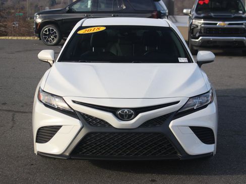 Used 2018 Toyota Camry L image 2