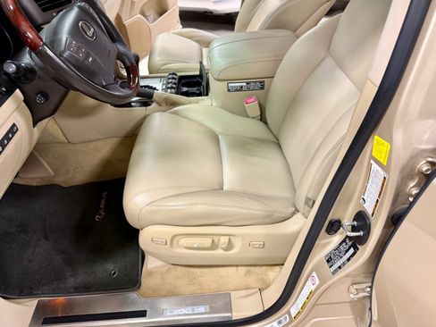 Used 2011 Lexus LX 570 4WD w/ Luxury Pkg w/Pre-crash image 24