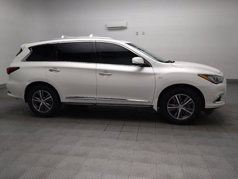 Used 2020 INFINITI QX60 Luxe w/ Essential Package FWD image 11