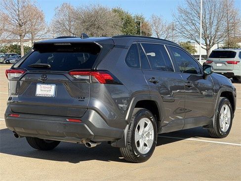 Used 2019 Toyota RAV4 XLE image 4