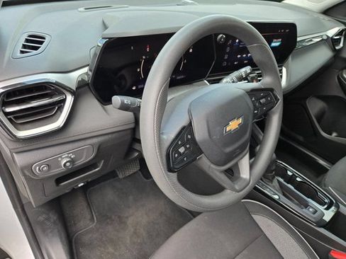 Used 2025 Chevrolet TrailBlazer LT AWD/4WD image 15