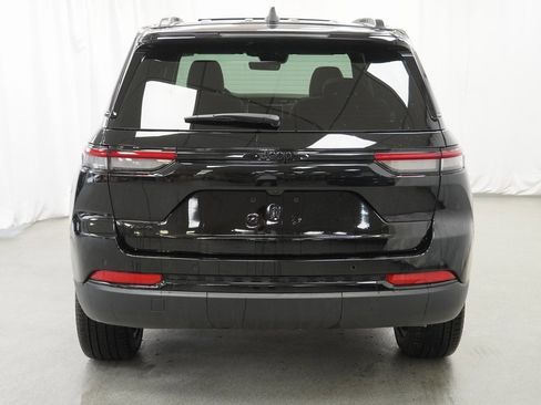 New 2025 Jeep Grand Cherokee Limited w/ Trailer Tow Package image 10