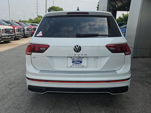 Used 2024 Volkswagen Tiguan SE R-Line FWD image 4