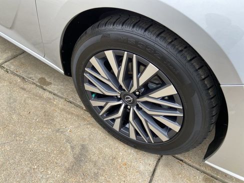 Used 2024 Nissan Altima 2.5 SV image 31