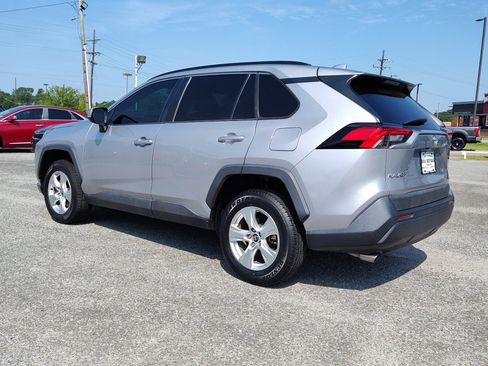 Used 2020 Toyota RAV4 XLE image 4