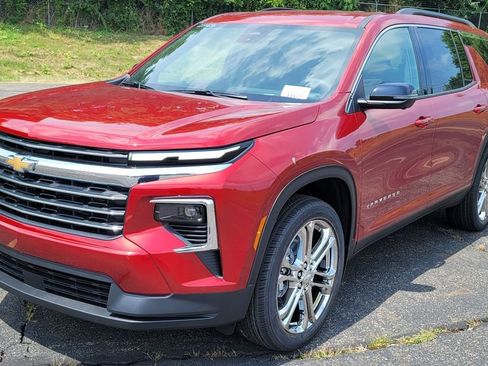 New 2025 Chevrolet Traverse LT w/ Driver Confidence Package image 3