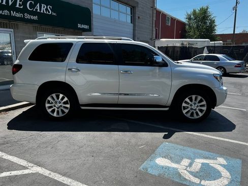 Used 2019 Toyota Sequoia Platinum w/ Carpet Mat Package (TMS) AWD/4WD image 9