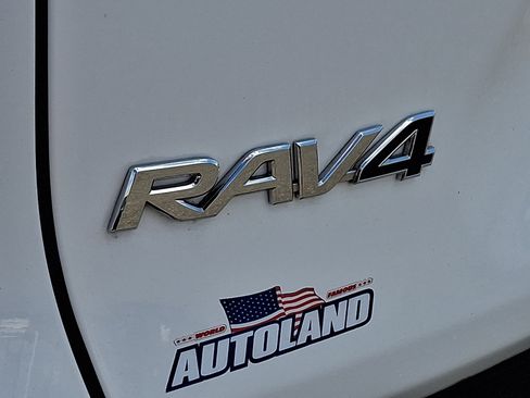 Certified 2022 Toyota RAV4 LE image 31