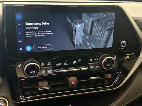 Certified 2024 Toyota Highlander XLE image 14