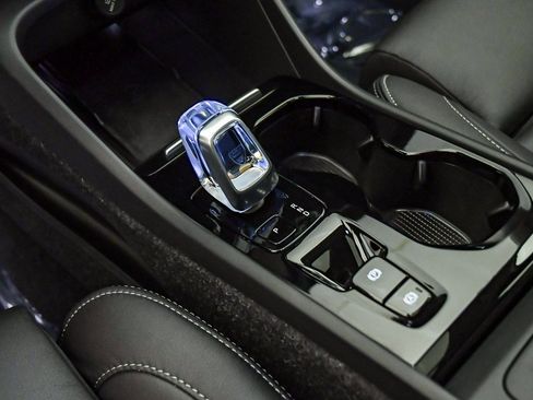 Certified 2025 Volvo XC40 B5 Plus w/ Climate Package image 24