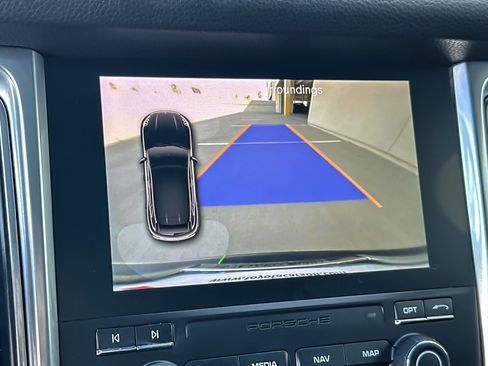 Used 2018 Porsche Macan S image 19