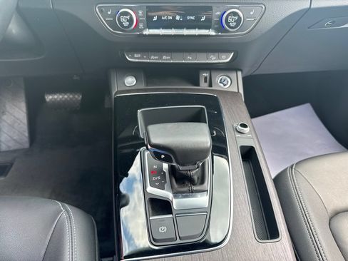 Used 2023 Audi Q5 2.0T Premium w/ Convenience Package AWD/4WD image 43