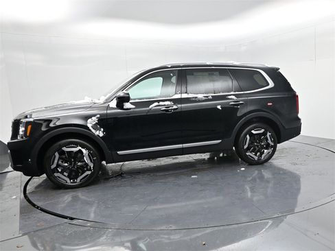 New 2025 Kia Telluride S image 4