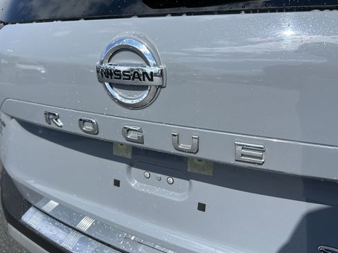 Used 2021 Nissan Rogue SL AWD/4WD image 11