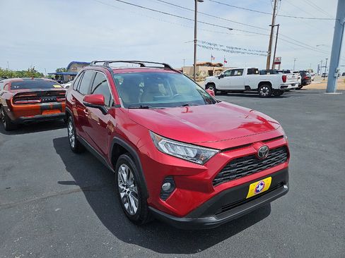 Used 2020 Toyota RAV4 XLE Premium FWD image 7
