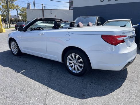 Used 2012 Chrysler 200 Touring FWD image 4