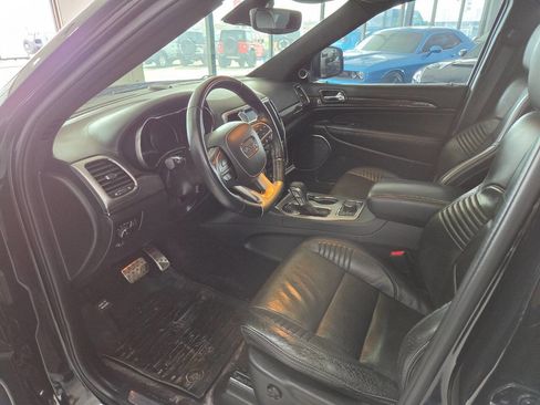 Used 2017 Jeep Grand Cherokee SRT image 16