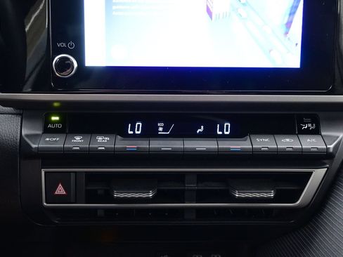 Used 2025 Toyota Camry SE FWD image 20