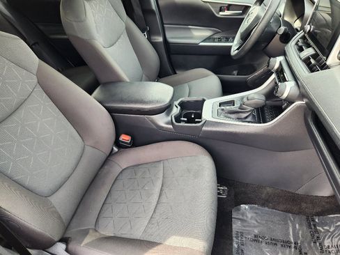 Used 2025 Toyota RAV4 XLE image 13