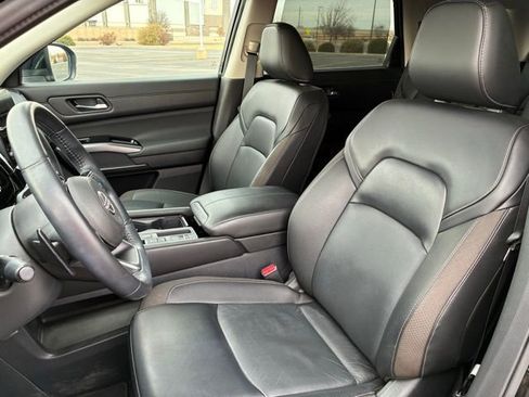 Certified 2024 Nissan Pathfinder SL w/ SL Premium Package image 17