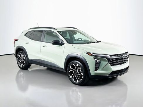 Used 2024 Chevrolet Trax RS image 2