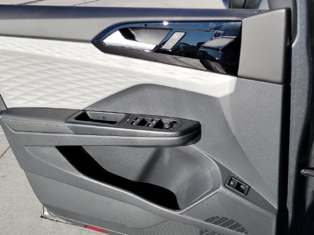 Used 2024 Volkswagen Taos S w/ MDO Package FWD image 7