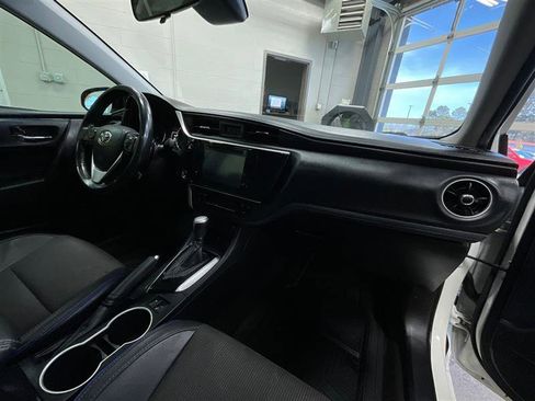 Used 2019 Toyota Corolla SE w/ SE Premium Package image 28