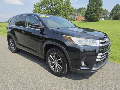 Used 2017 Toyota Highlander XLE AWD/4WD image 4