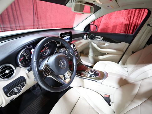 Used 2019 Mercedes-Benz GLC 300 w/ Premium Package image 14