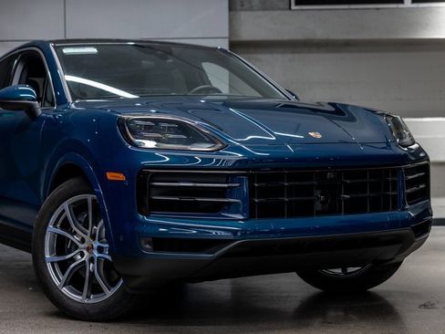 Certified 2025 Porsche Cayenne Coupe image 12