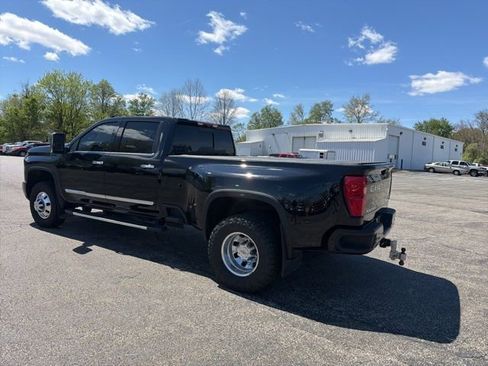 Used 2025 Chevrolet Silverado 3500 High Country w/ Technology Package AWD/4WD image 9