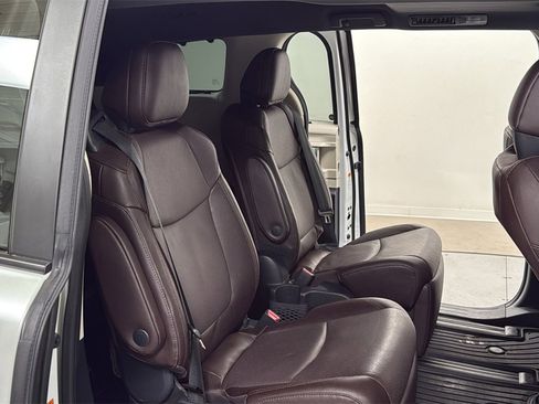 Certified 2023 Toyota Sienna Platinum image 18