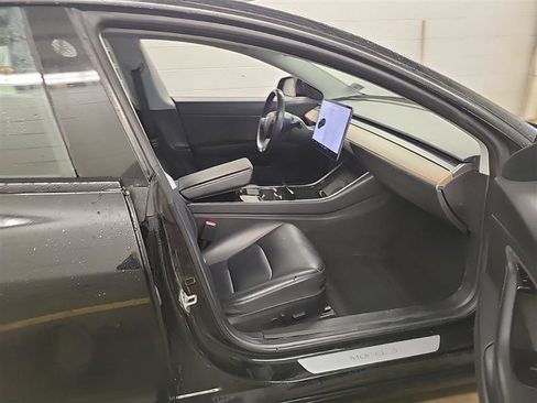 Used 2018 Tesla Model 3 Long Range image 9