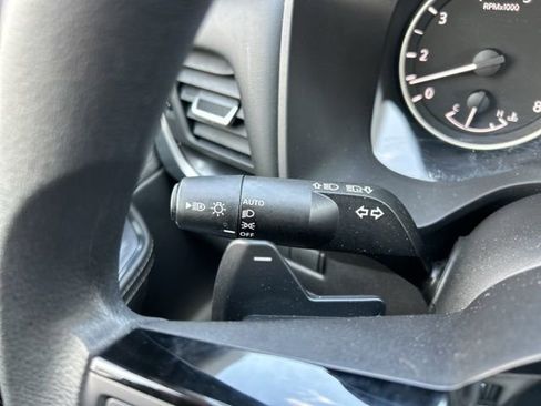 Used 2023 Nissan Rogue SV image 48