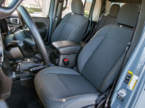 Used 2024 Jeep Gladiator Sport image 9