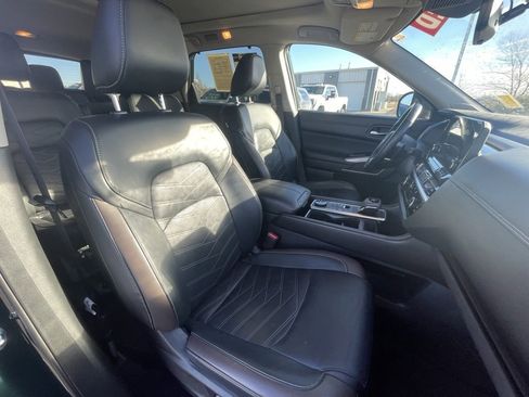 Used 2023 Nissan Pathfinder Platinum image 29