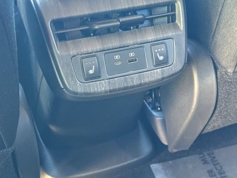Used 2023 Nissan Ariya FWD image 14