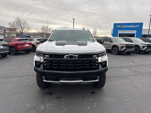 Used 2025 Chevrolet Silverado 1500 ZR2 w/ Technology Package image 2