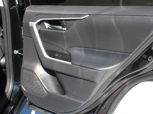 Certified 2021 Toyota RAV4 XLE w/ Convenience Package image 18