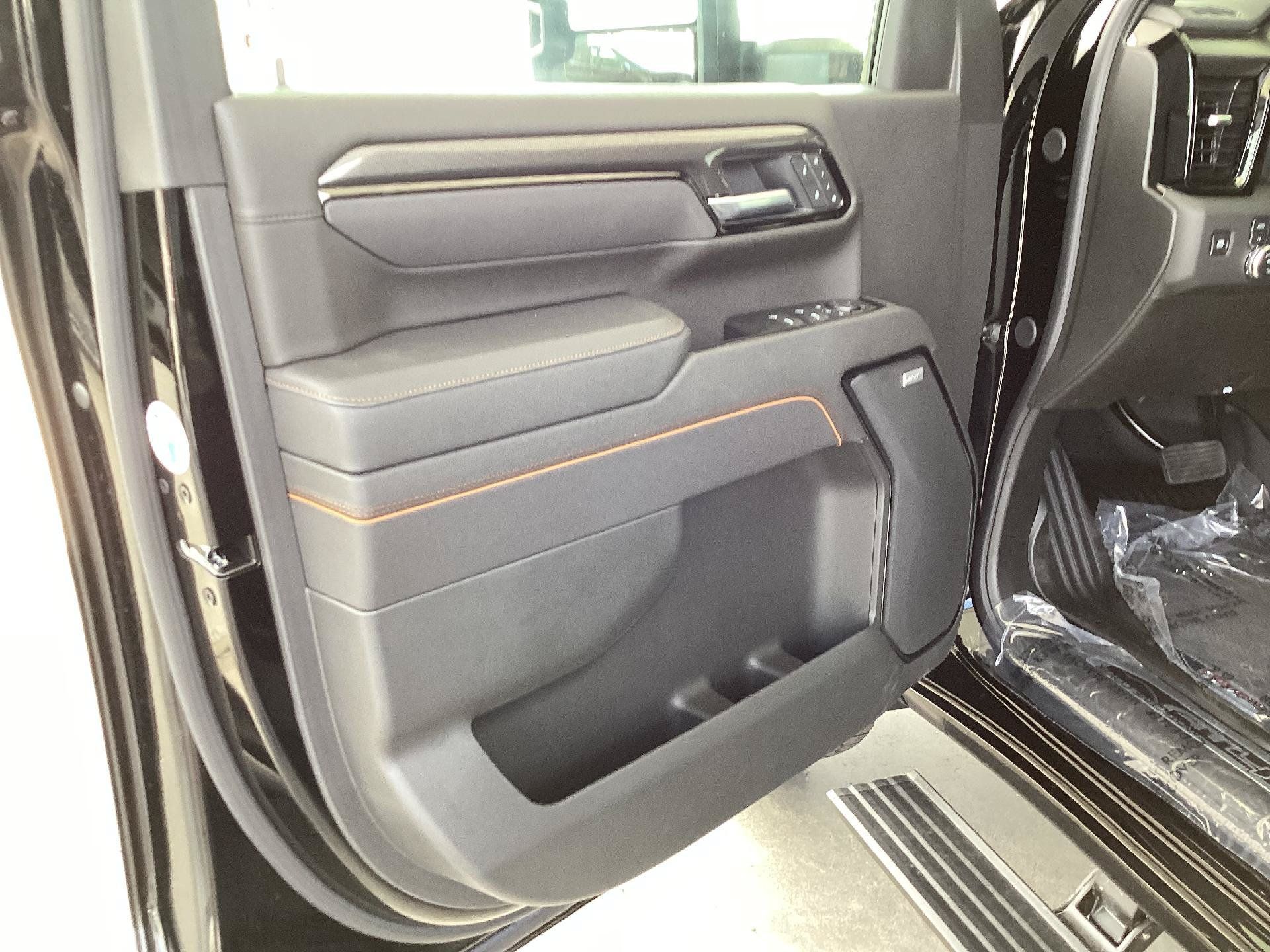 New 2025 GMC Sierra 2500 AT4 w/ Max Trailering Package AWD/4WD image 9
