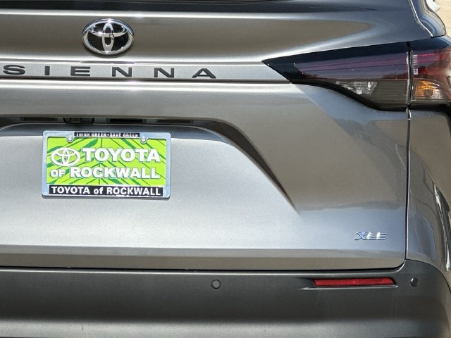 Used 2026 Toyota Sienna XLE FWD image 6