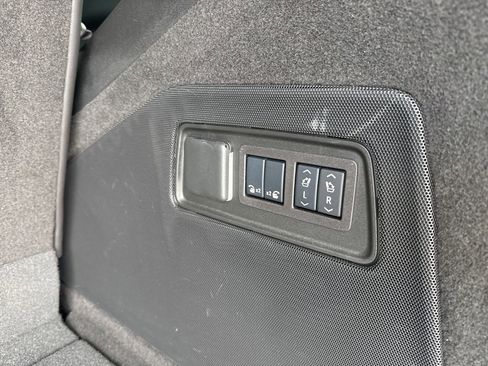 Used 2024 Cadillac Escalade Premium Luxury Platinum image 20