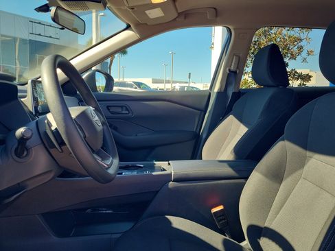 Used 2025 Nissan Rogue S image 19