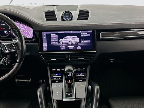 Used 2021 Porsche Cayenne Turbo image 11