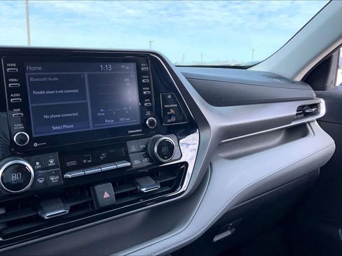 Used 2022 Toyota Highlander L image 34